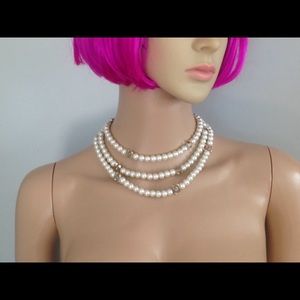 СHANEL  pearl long necklace , mint, box